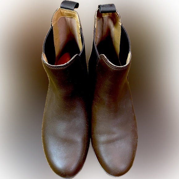 Fitflop Shoes - FitFlop dark brown short leather boots size women’s 7.5